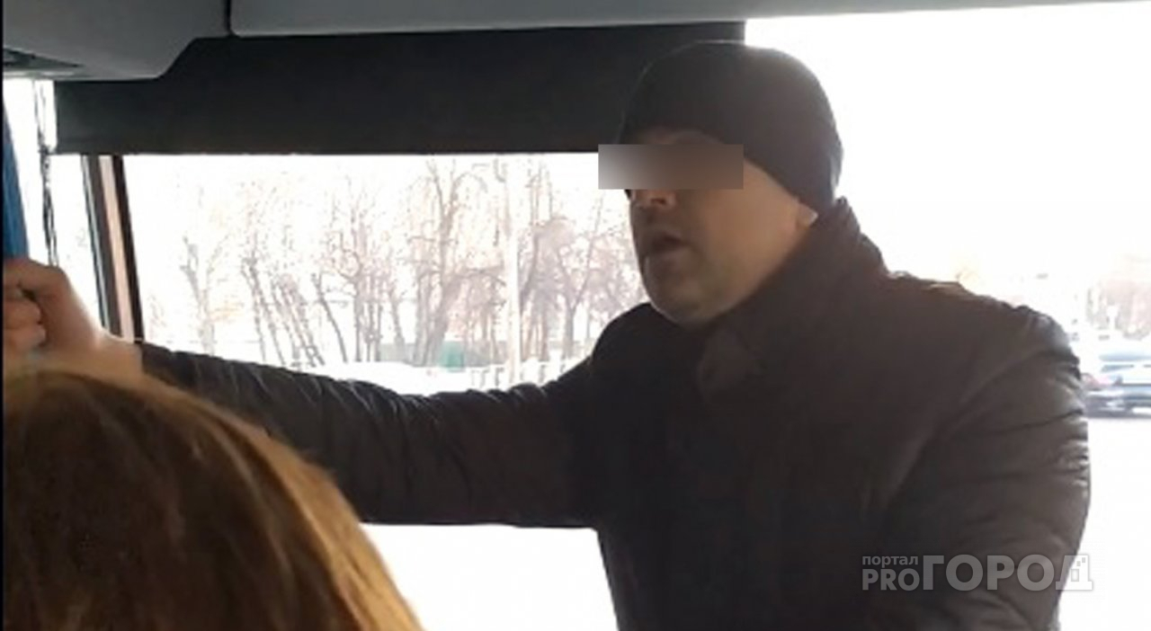 В Пензе водитель иномарки остановил автобус и напугал детей
