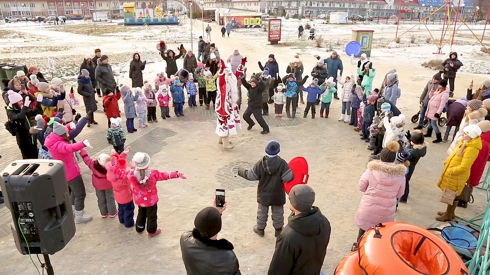 В Городе Спутнике состоялось праздничное открытие зимнего городка
