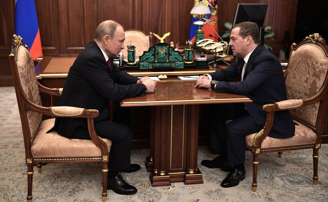 Дмитрий Медведев: Правительство России уходит в отставку