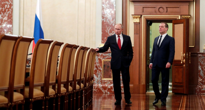 Правительство России в отставке: Путин не хочет быть президентом?