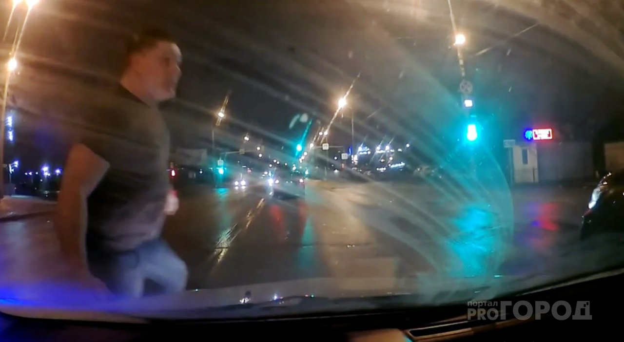 Пензенские водители устроили потасовку на дороге – видео