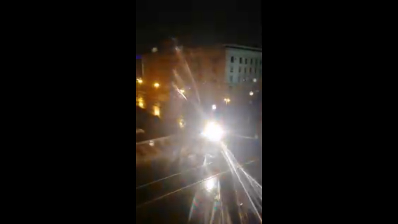 Ночью в Пензе искрились провода на площади Ленина - видео