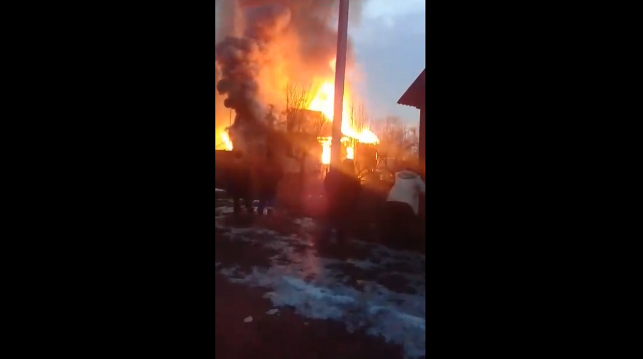 Страшное зрелище: появилось видео с места крупного пожара в Пензенской области