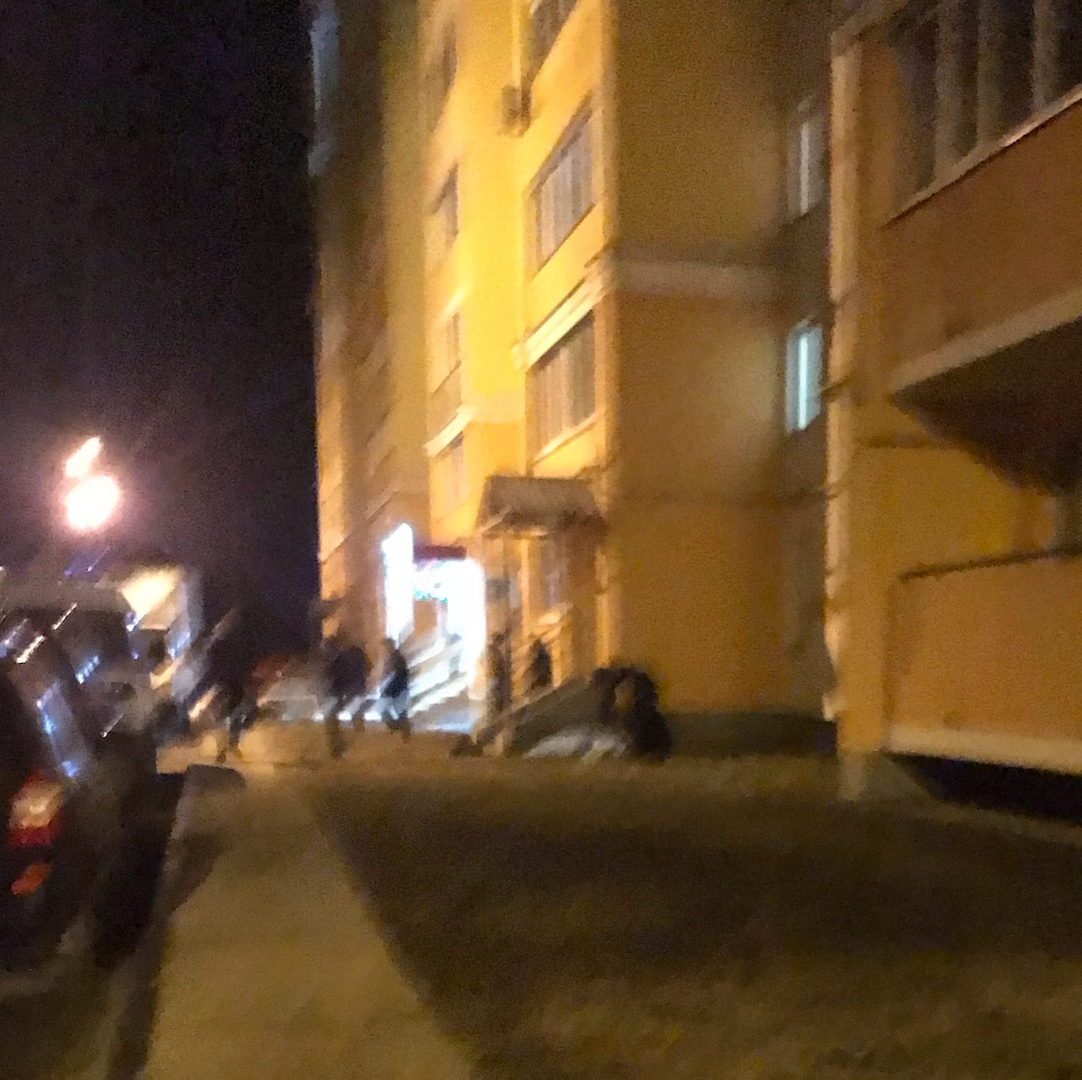 В Пензе девушка выпала из окна