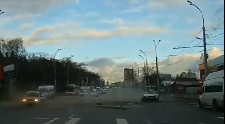 В сети появилось видео с места ДТП на проспекте Победы