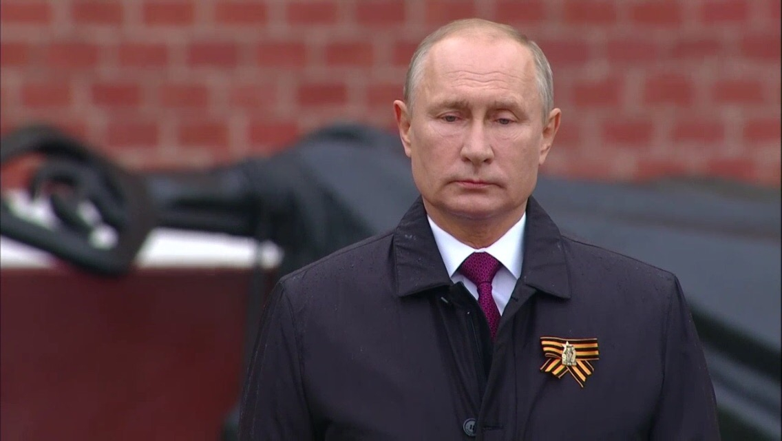 Президент прервал самоизоляцию, чтобы поздравить россиян с Днем Победы