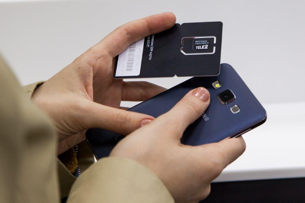 Абоненты Tele2 могут брать SIM-карты в салонах без спрос