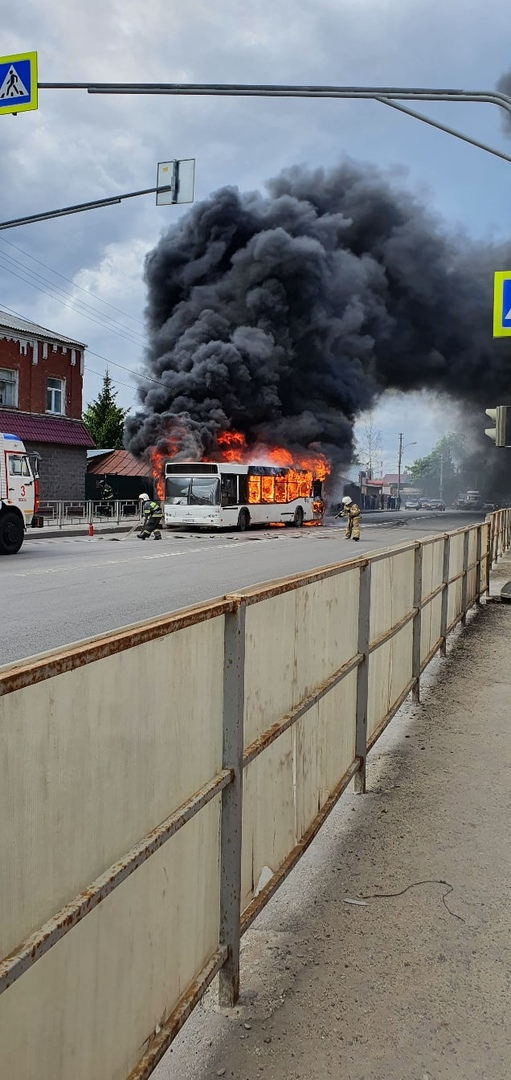 Как в фильме ужасов: в Пензе вспыхнул пассажирский автобус