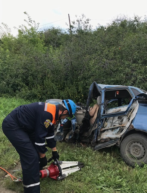 Пензенские спасатели вырезали из раскуроченного авто тело погибшего в ДТП водителя