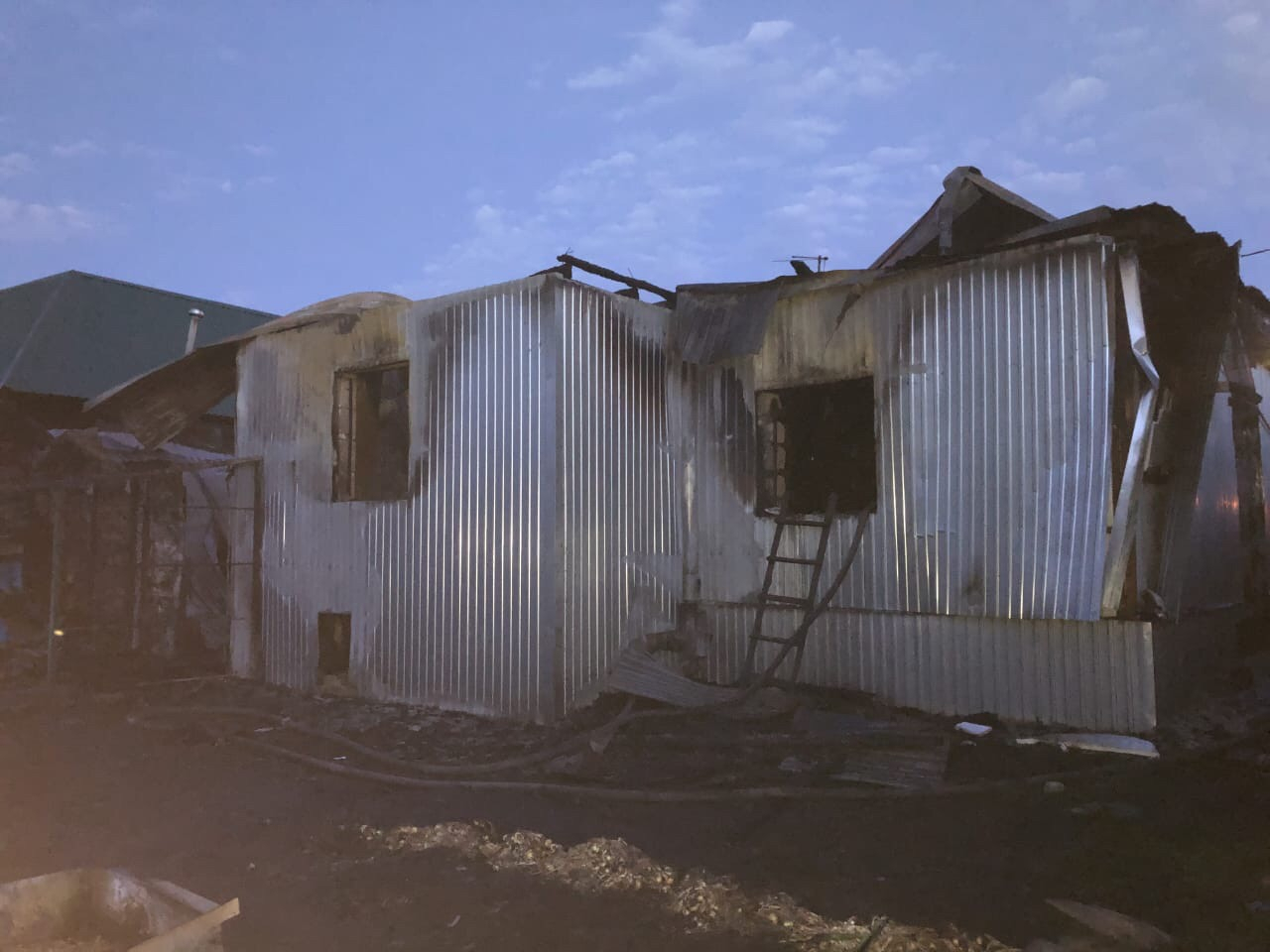 Жители Пензенской области потеряли дом и машину после пожара