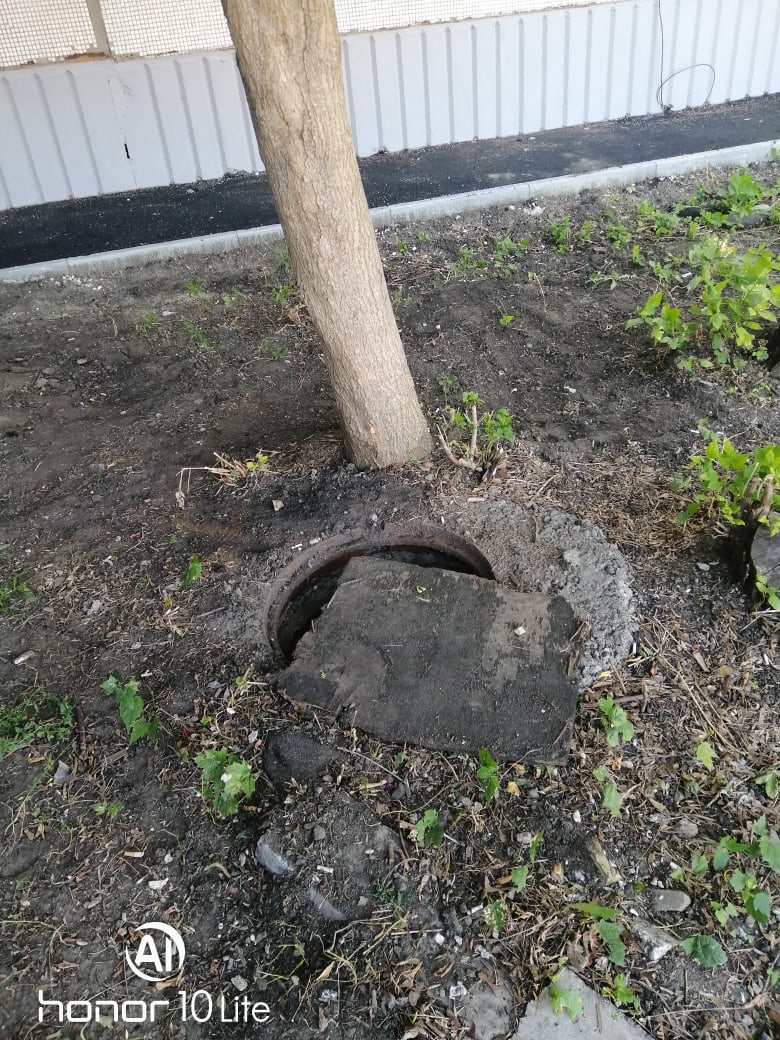 Дети в опасности: в одном из дворов Пензы не закрывают канализационный люк