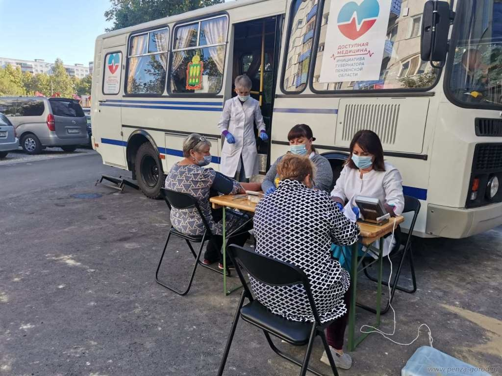 На проспекте Строителей более 100 пензенцев бесплатно обследовались в «Автобусе здоровья»
