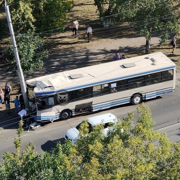 Очевидцы сообщают о жестком ДТП с автобусом на Калинина