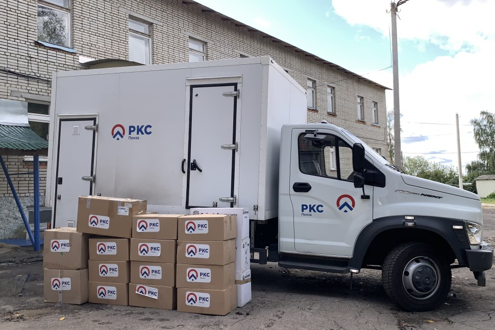 Мокшанская больница получила в подарок комбинезоны, маски и перчатки на миллион рублей