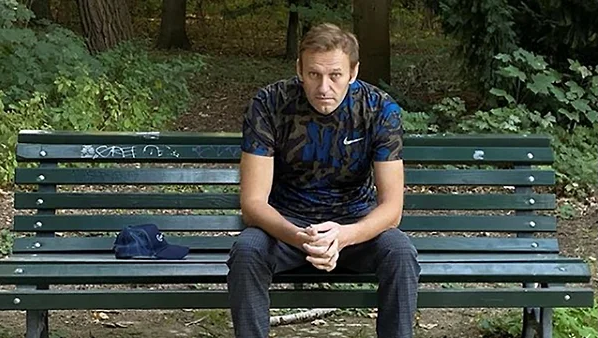 Навальный заявил журналистам, что за его отравлением стоят власти