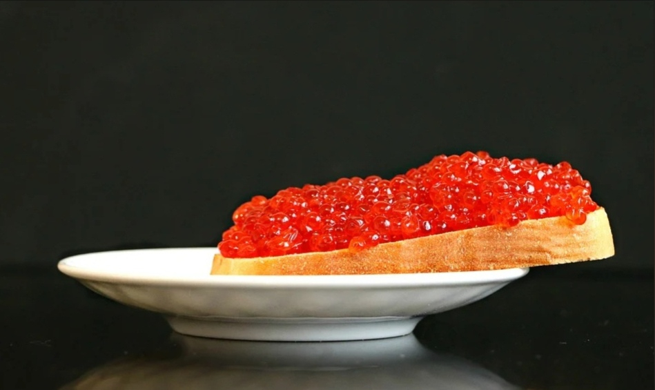 Новогодний стол обойдется дороже: главный продукт серьезно вырос в цене