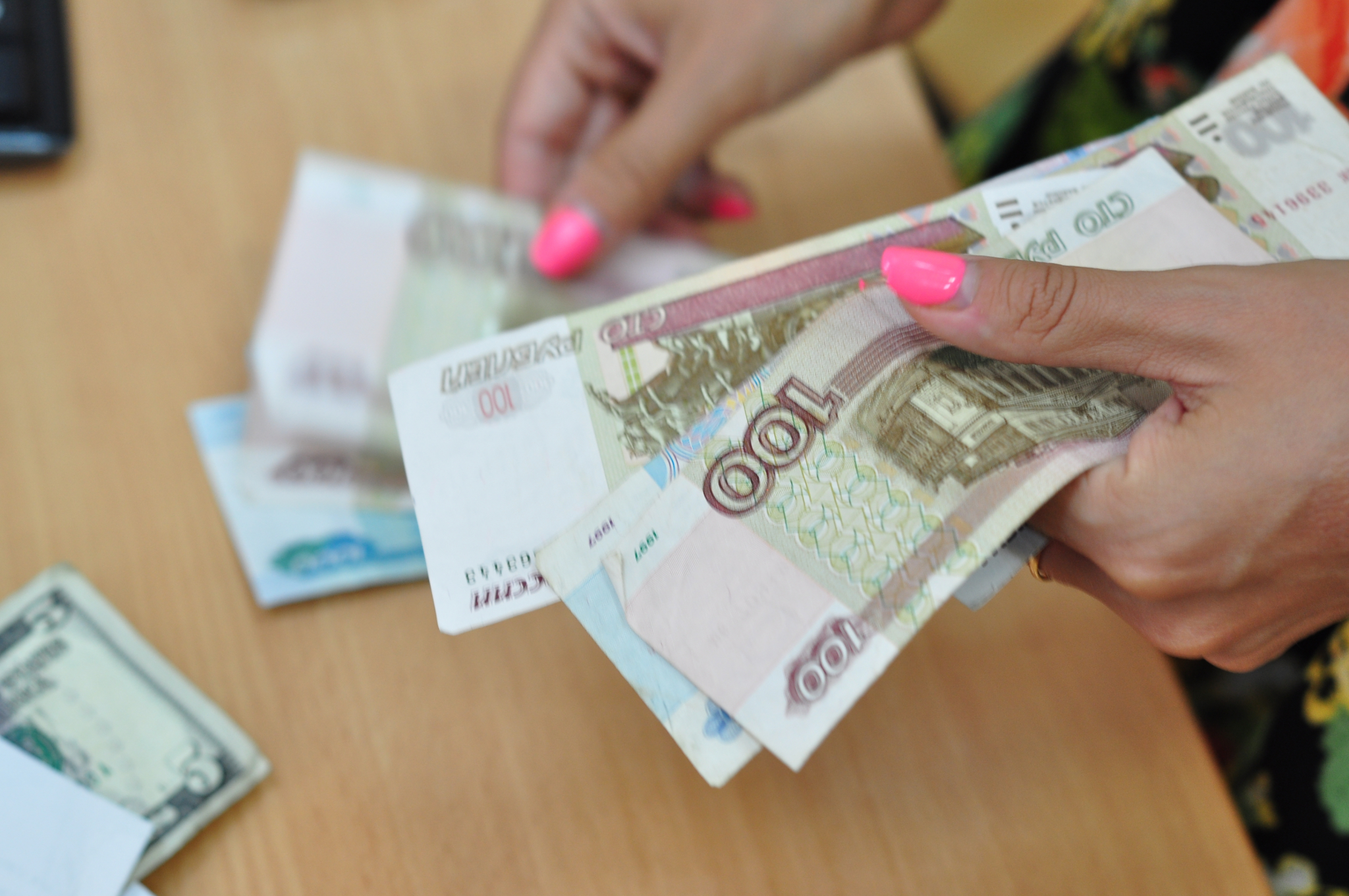 Власти предложили выплачивать по 10 тысяч рублей: кто сможет получить эти деньги