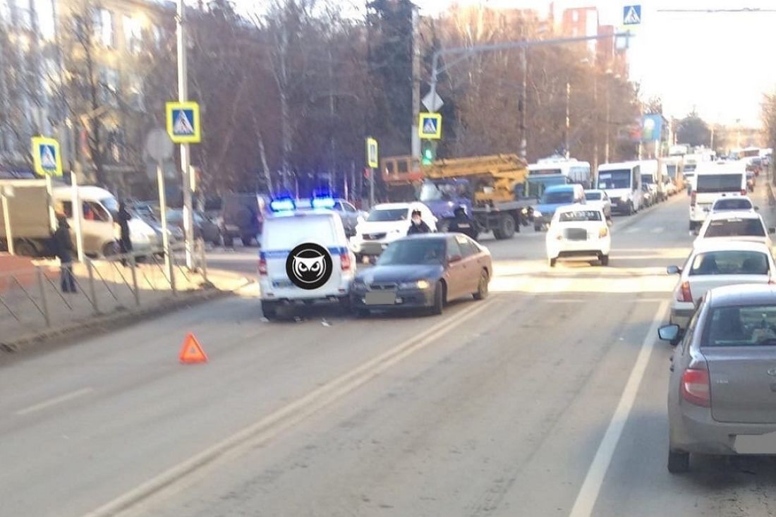 В Пензе иномарка протаранила полицейский автомобиль