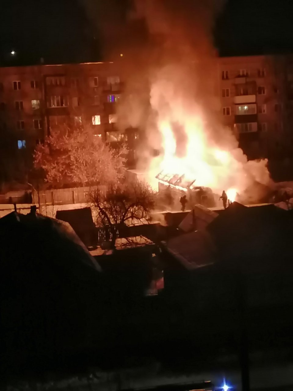 Ночью в Кузнецке произошёл сильный пожар – видео