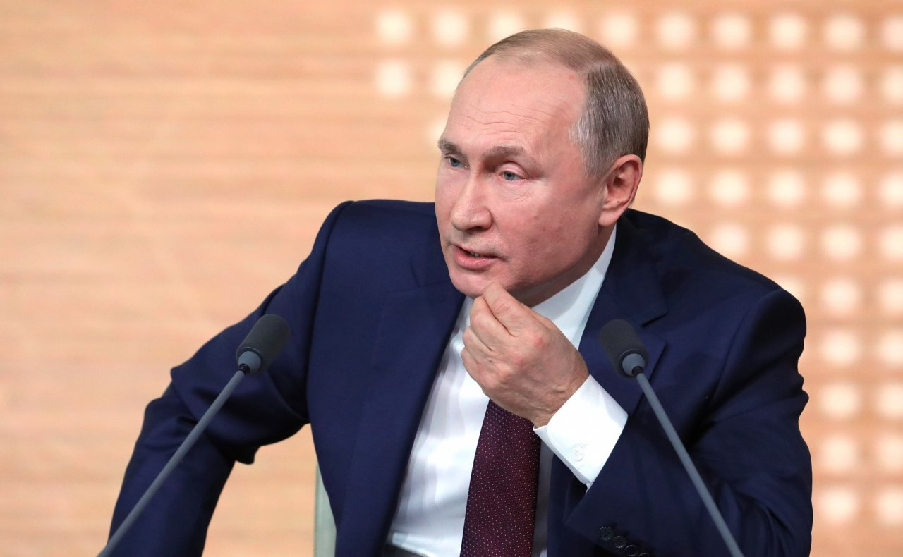 Новые выплаты, повышение пособий: о чём заявил Путин на «Прямой линии»