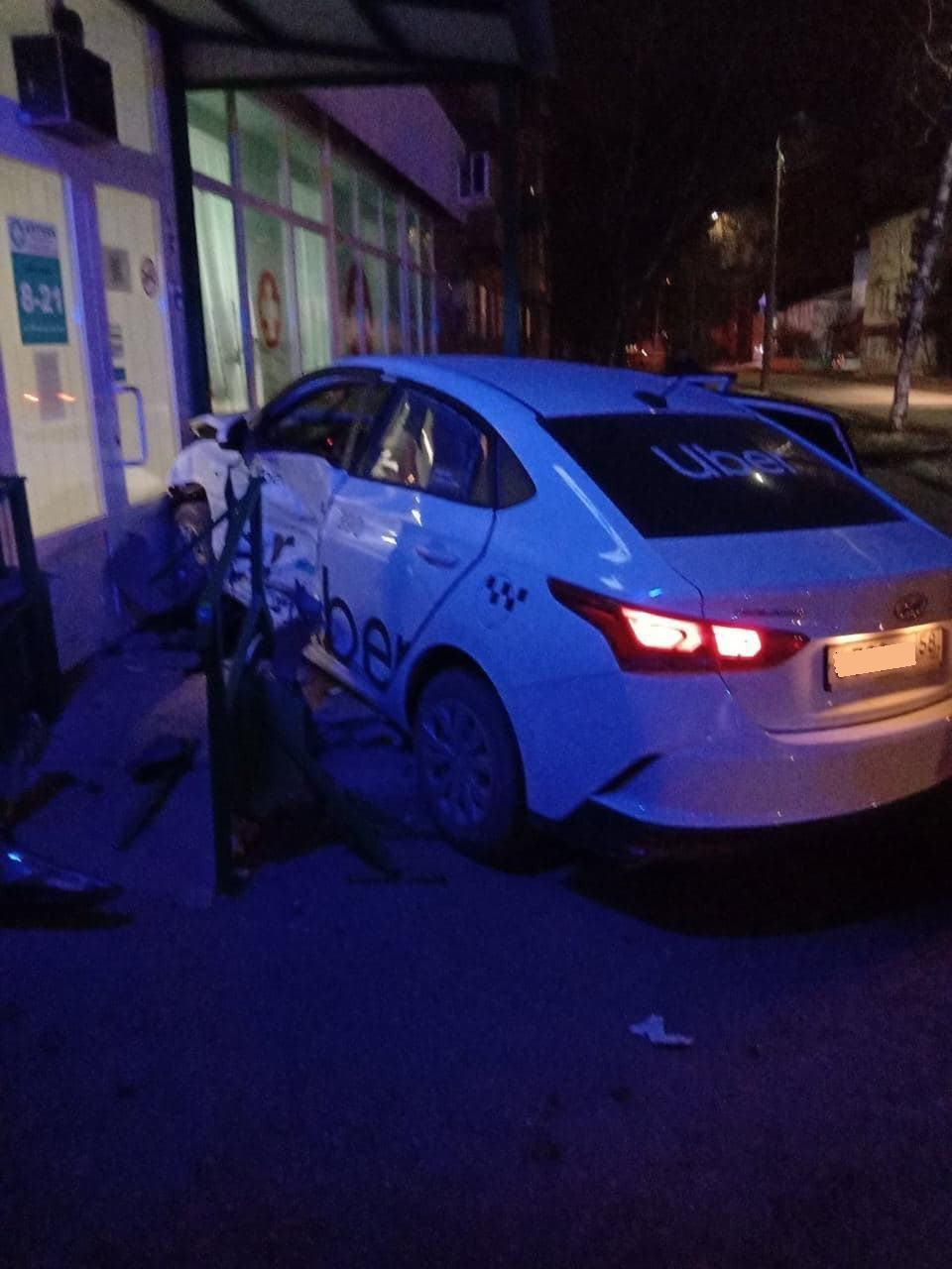 В Пензе в серьёзную аварию попали две машины такси. Видео
