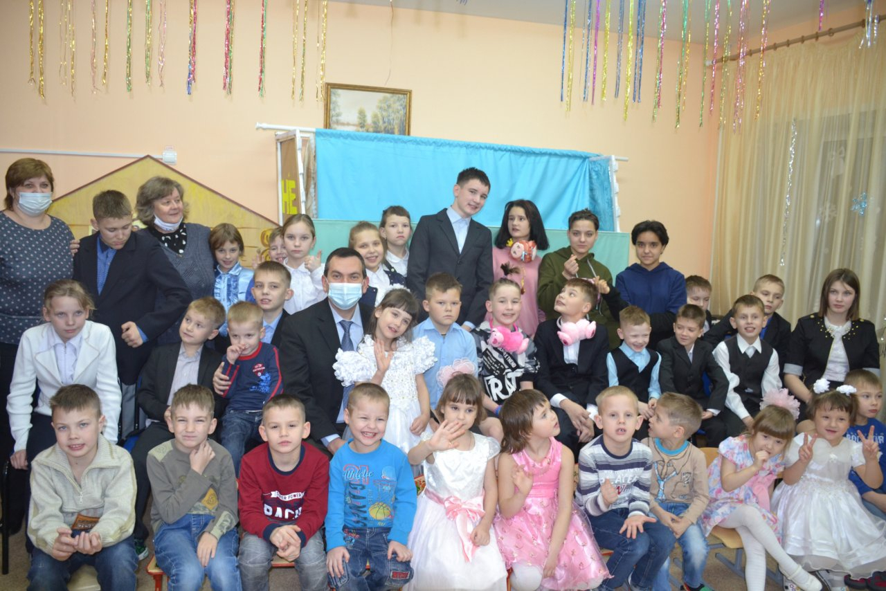 Роман Амстиславский поздравил воспитанников реабилитационного центра для детей и молодых инвалидов