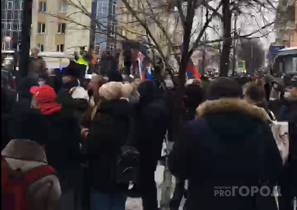 «Полиция с народом!»: в центре Пензы проходит шествие в поддержку Навального