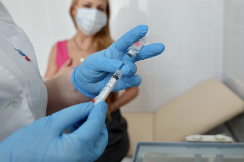 «Вакцина – яд»: инцидент в Пензенской области взбудоражил Сеть