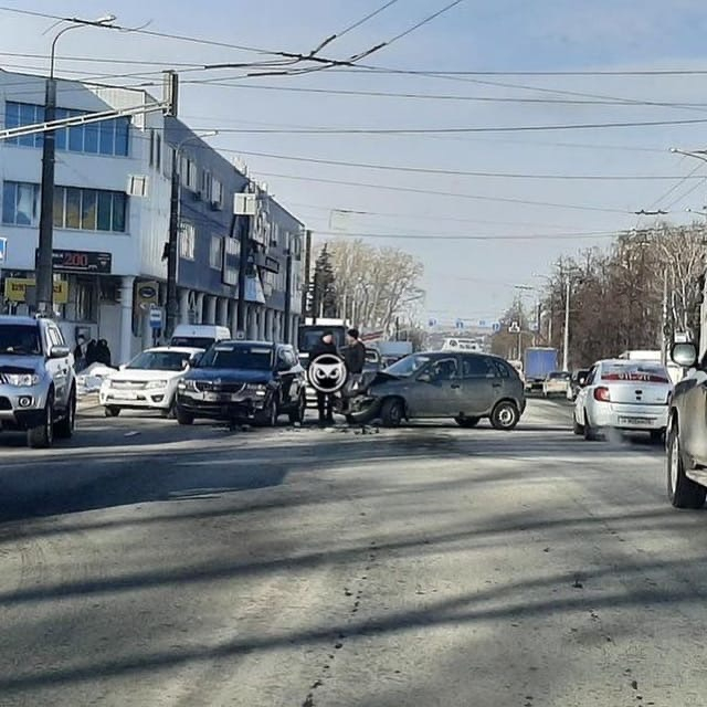 В Пензе на улице Гагарина произошла жесткая авария