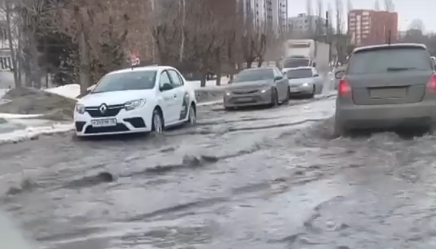 На видео попал «потоп» на дорогах Пензы
