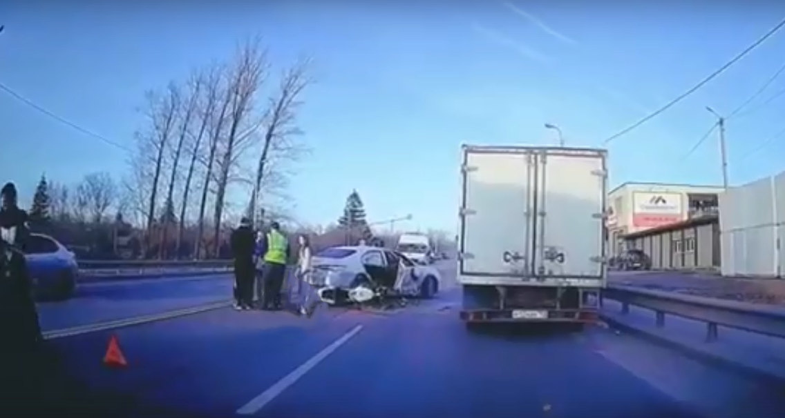 В Пензе в жесткую аварию попали мотоцикл и легковушка – видео