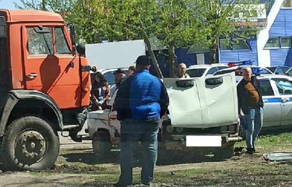 В Кузнецке 77-летний водитель «шестерки» пострадал в аварии с КамАЗом
