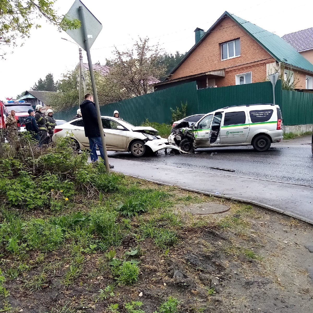 «Лоб в лоб»: в Пензе на улице Кольцова произошла жесткая авария