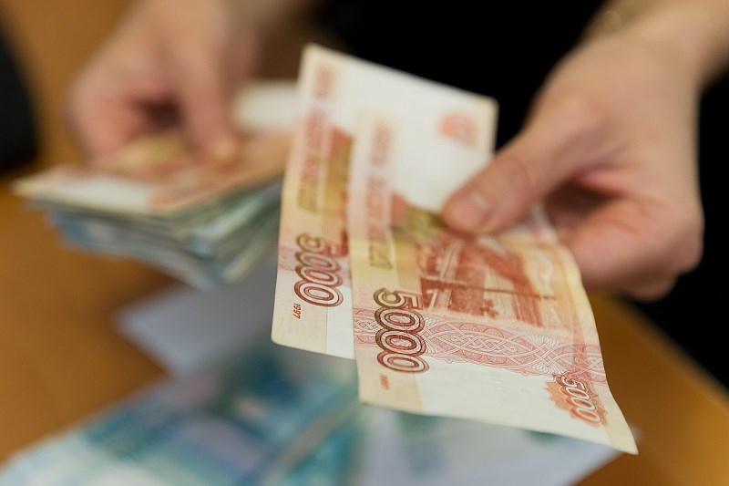 В Госдуме приняли поправки о поддержке семей с детьми: кто получит деньги