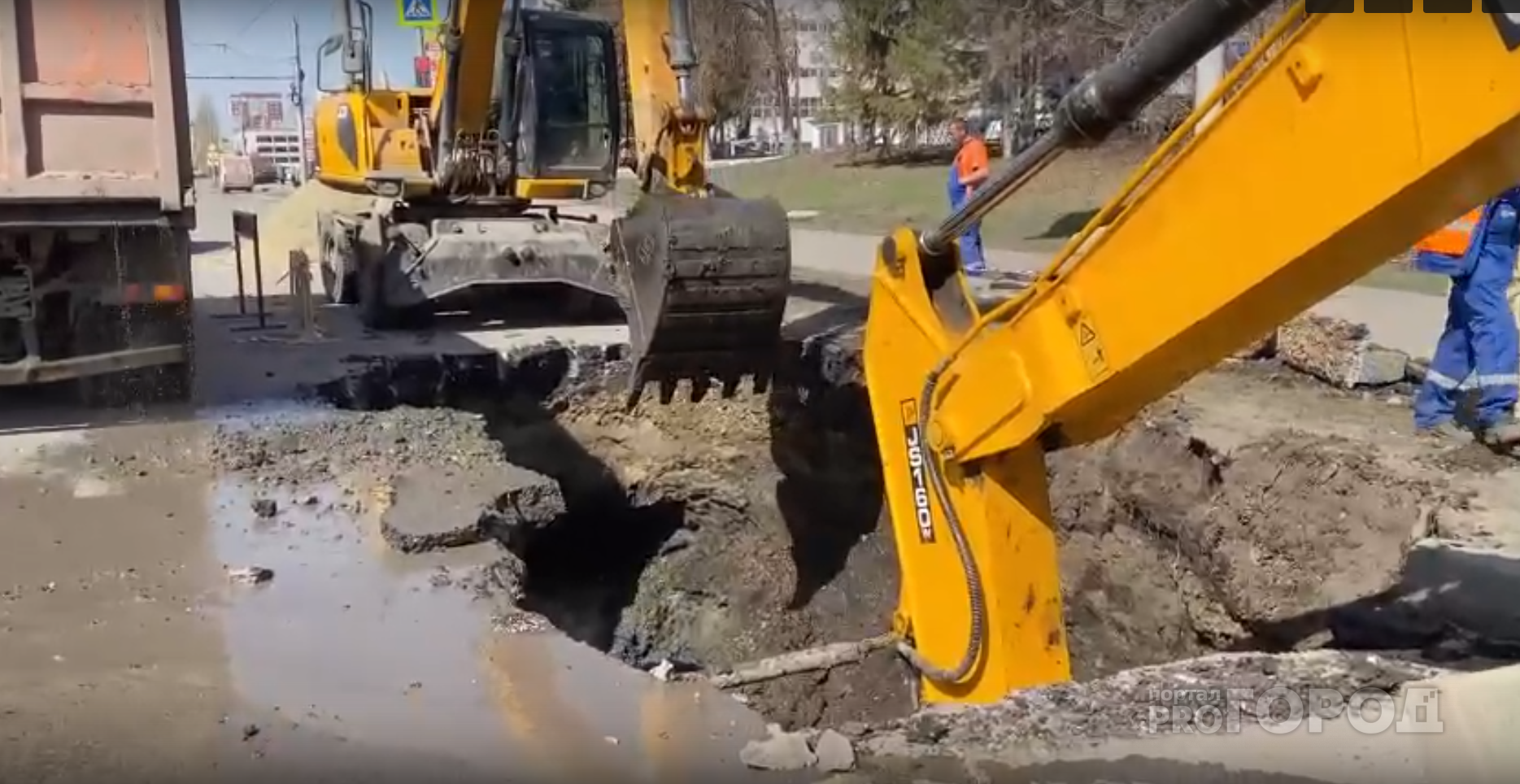 "Провал" дороги на проспекте Строителей обещали отремонтировать
