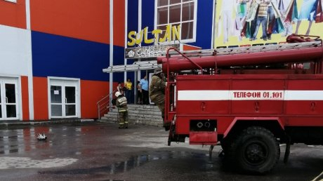 В Пензенской области из-за пожара в торговом центре эвакуировали 10 человек