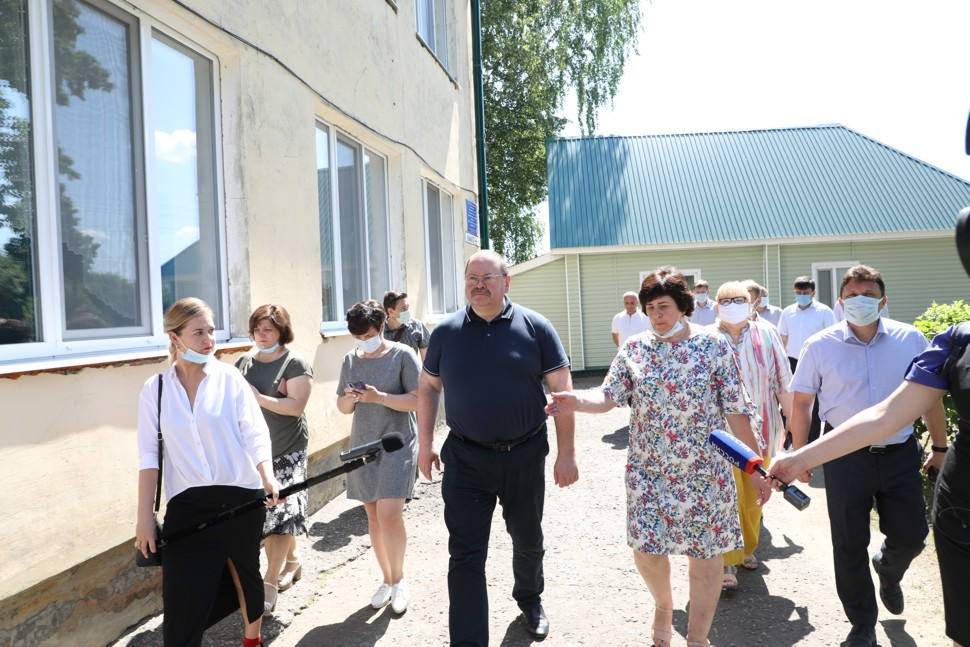 «Тянуть нельзя»: Мельниченко поручил отремонтировать учебные заведения в Никольском районе