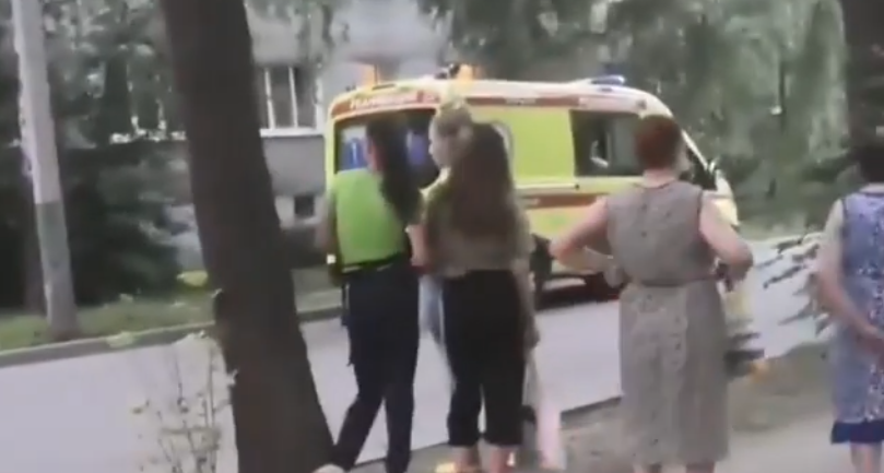 В Пензе на улице Толстого женщина выпала из окна - видео