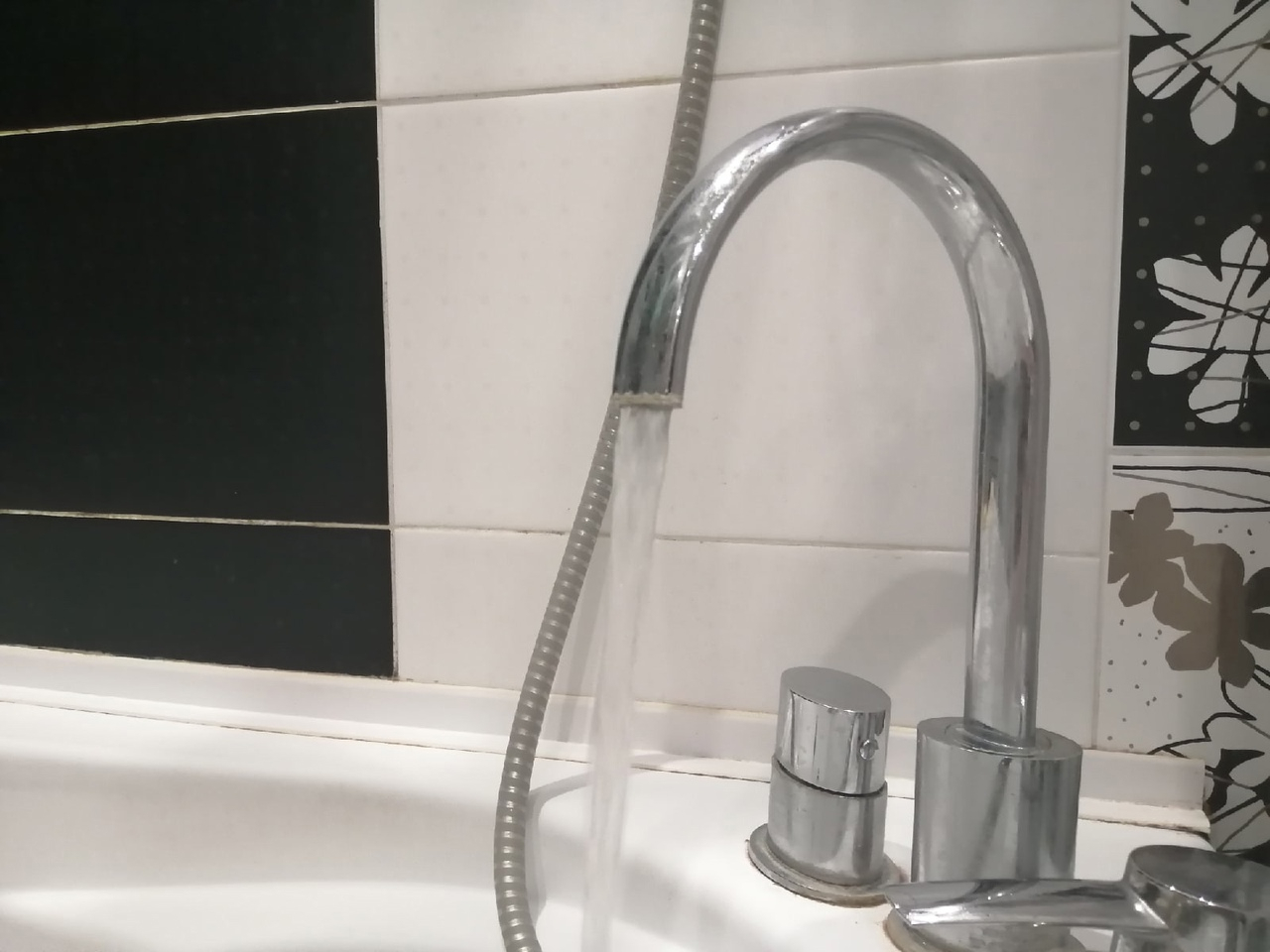 Специалисты рассказали, можно ли заболеть коронавирусом через питьевую воду