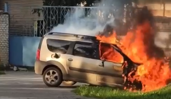 В Пензе автомобиль вспыхнул после жесткой аварии – подробности