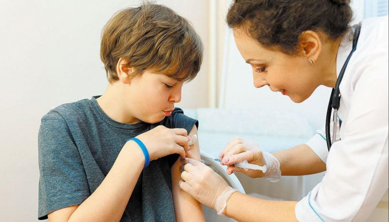 Вакцину "ЭпиВакКорона" хотят испытать на подростках