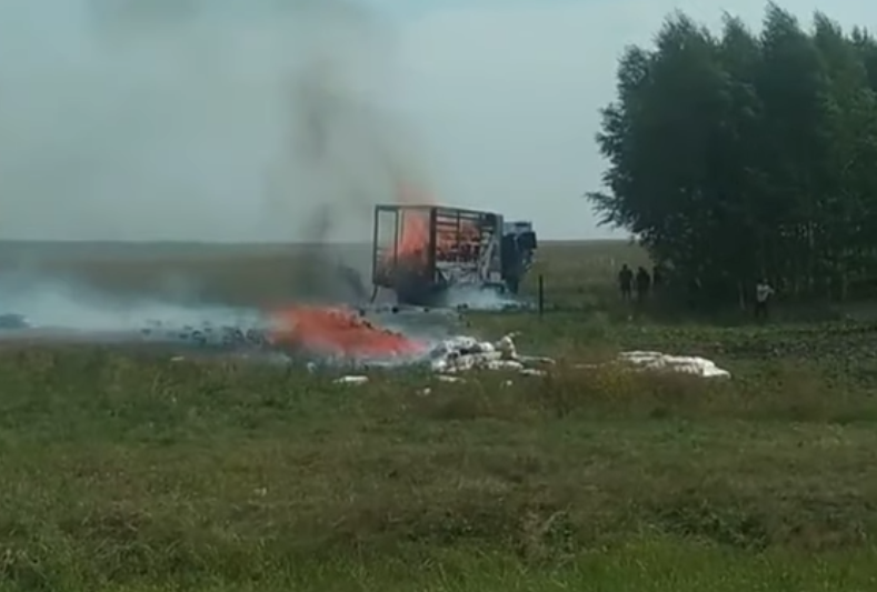 Появилось видео с места возгорания полуприцепа с пряжей в Пензенской области