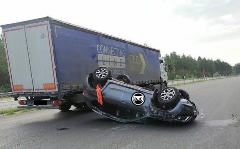 Под Пензой на трассе перевернулась иномарка