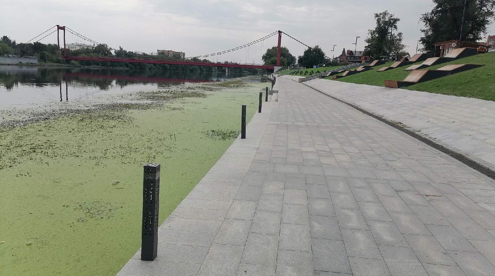 Жители Пензы жалуются на неприятный запах от «позеленевшей» Суры