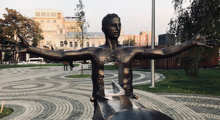 «Кентавр бордюрный»: пензенцы просят Мельниченко убрать скульптуру с Фонтанной площади