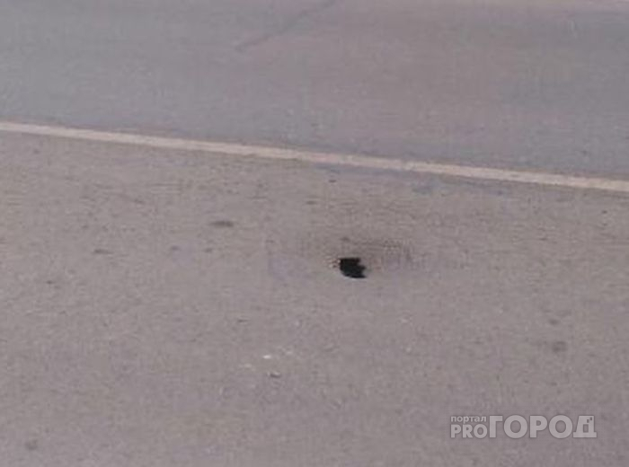 «Чуть не рухнула ногой в эту яму»: пензячка рассказала об опасности на дороге