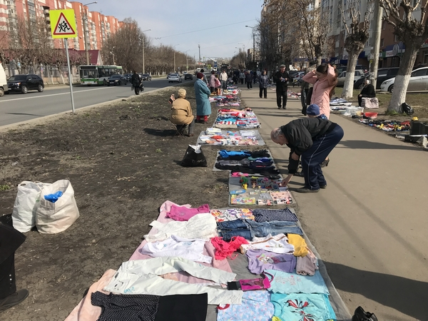 Мусор и вонь: когда уберут блошиный рынок на Тернопольской