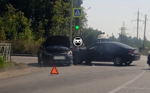 В Пензе произошла жесткая авария на повороте