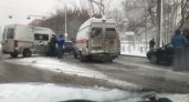 Стоит "скорая": снегопад в Пензе спровоцировал серьезное ДТП