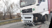 В Пензе грузовик врезался в легковой автомобиль